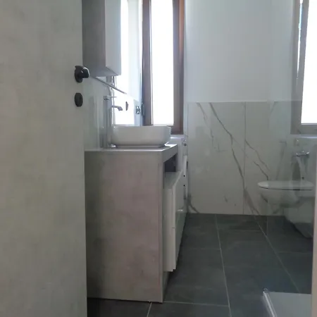 C&m Al Cortile Vicino E Aeroporto Vce Apartment *
